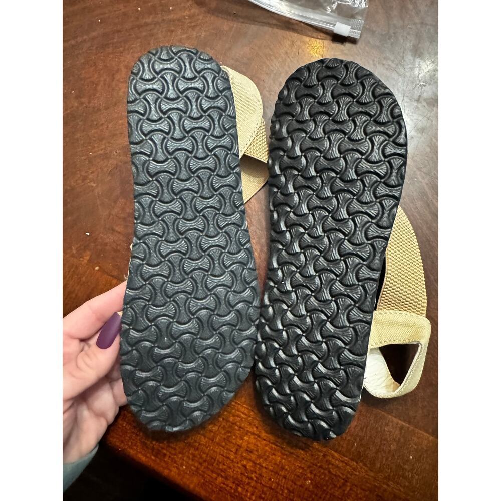 5/$25 NWT Ladies Sandals Size 37(6.5 us) - Picture 3 of 4